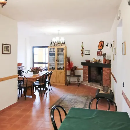 Сasa de vacaciones Traditional Holiday In With Garden Parenti