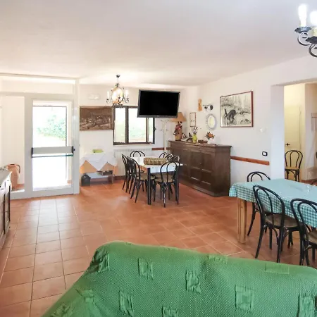 Сasa de vacaciones Traditional Holiday In With Garden